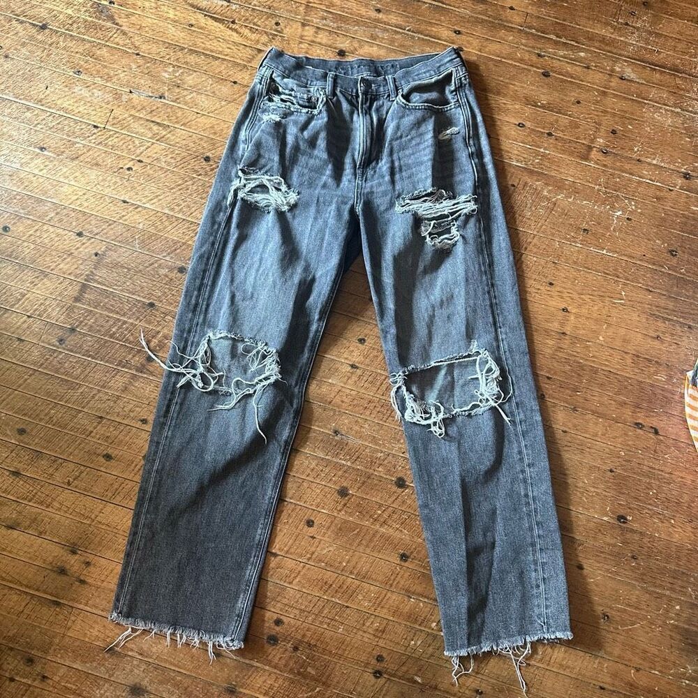 American Eagle 90’s boyfriend destroyed black size 8 jeans